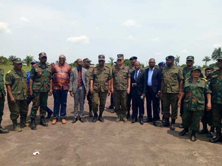 Photo d'une délégation des FARDC