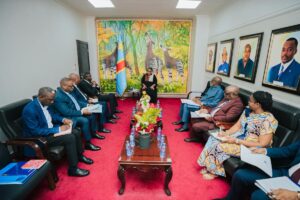 La Première ministre Judith Suminwa Tuluka préside une réunion consacrée aux mesures d'urgence à Kinshasa