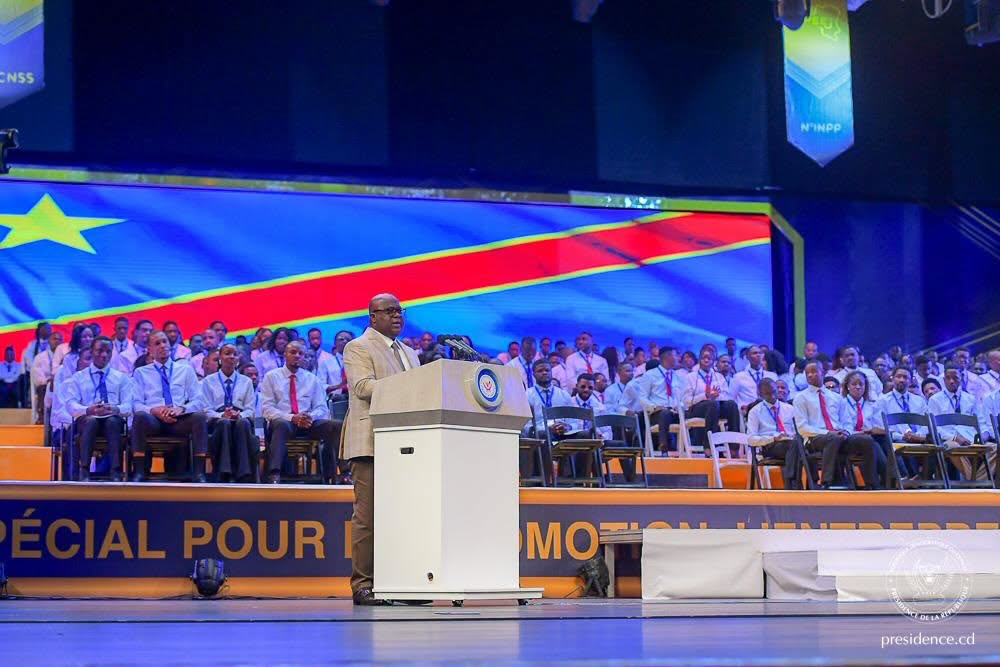 Le président Félix-Antoine Tshisekedi remet, samedi 12 septembre 2026 à Kinshasa, les documents de formalisation à 537 jeunes entrepreneurs